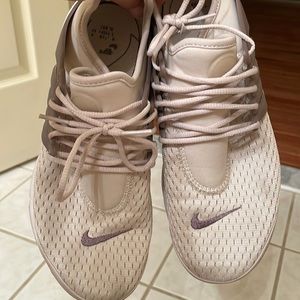 Nike Air beige mesh sneaker